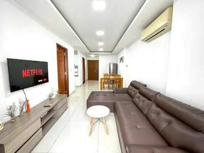 带阳台的家庭房 — Sky Center Cách Sân Bay 5 Phút